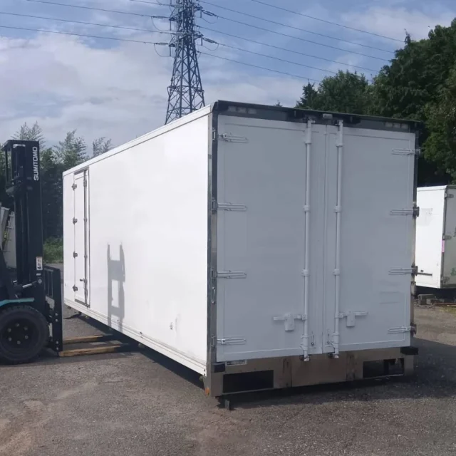 印西市】横扉付き 保冷コンテナ (No.Y-339) 長さ約521cm×幅221cm×高さ