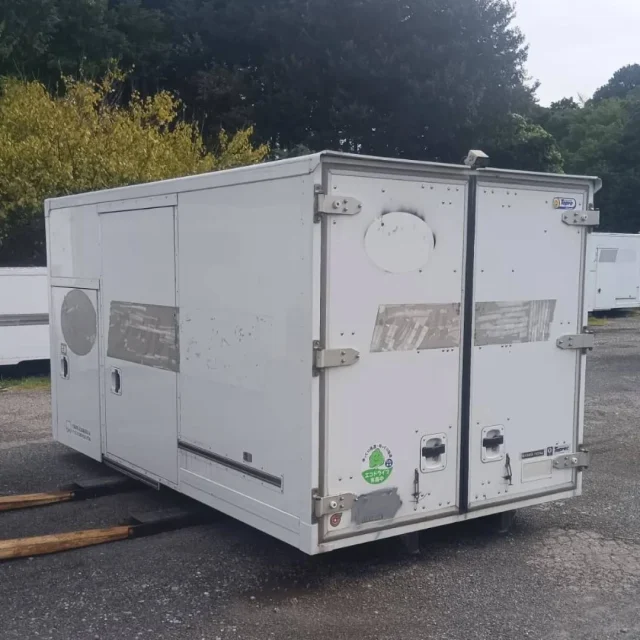 印西市】鍵付き コンテナ (No.Y-304) 長さ約440cm×幅208cm×高さ230cm