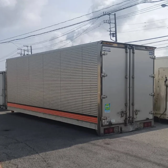 香取市】ヒサシ付き 床鉄板貼り ドライコンテナ (No.Y-256) 長さ約